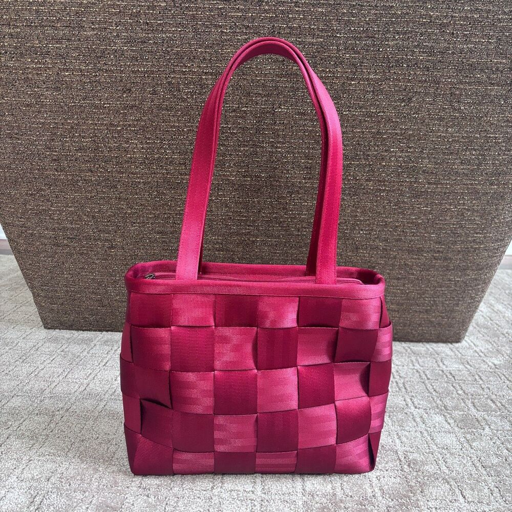 Harveys Seatbelt Shoulder Tote Bag Purse Red Medium 10x11.5 USA Made Durable Y2K